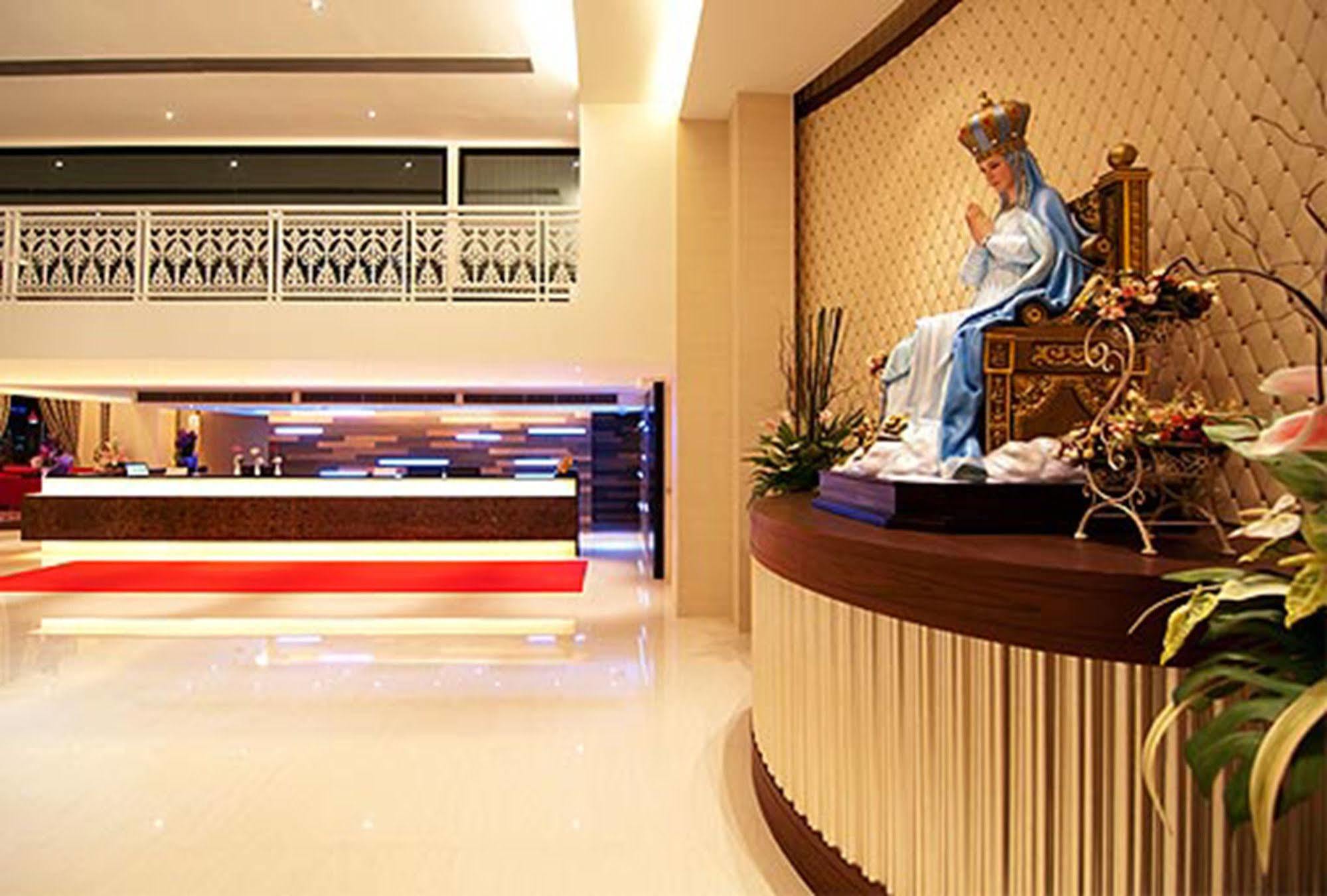 Grand Lord Boutique Hotel- Sha Extra Plus Certified Bangkok Exterior photo
