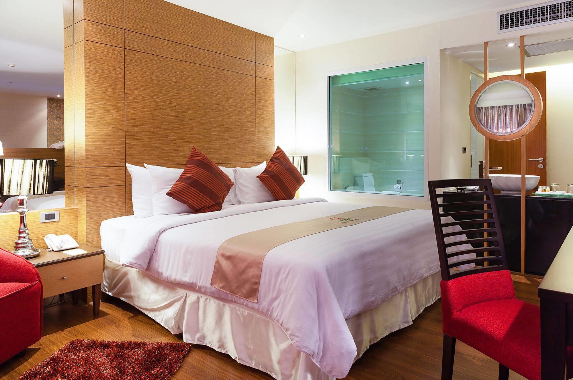 Grand Lord Boutique Hotel- Sha Extra Plus Certified Bangkok Exterior photo
