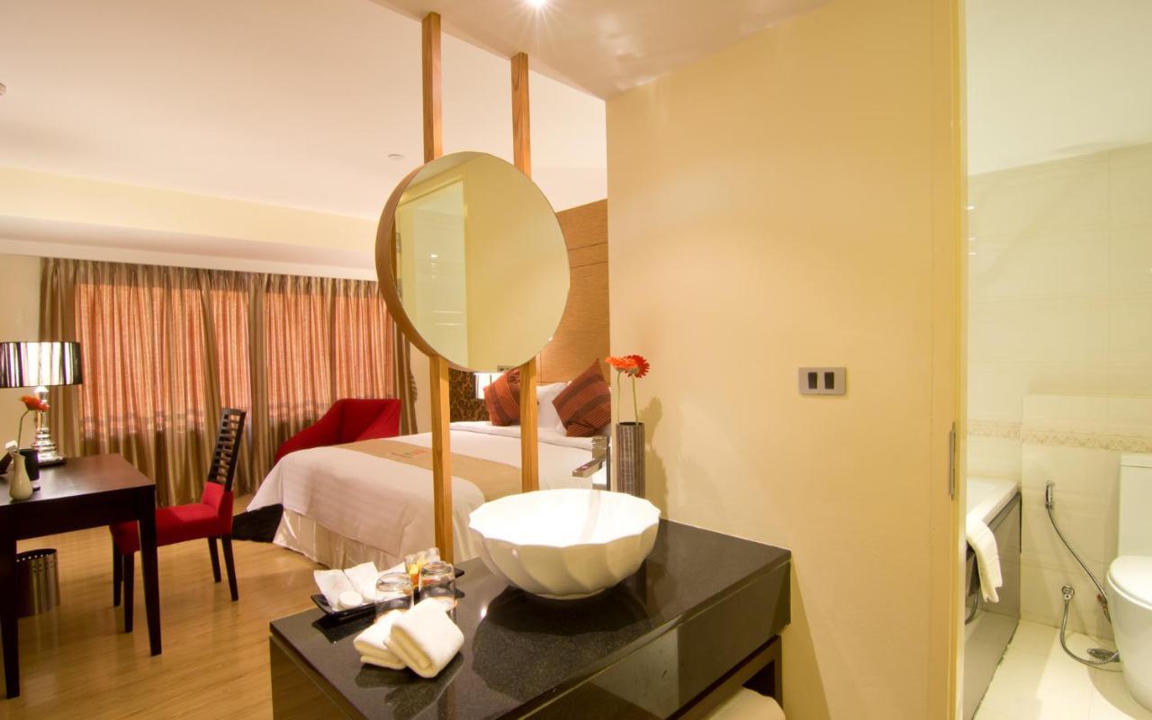 Grand Lord Boutique Hotel- Sha Extra Plus Certified Bangkok Exterior photo